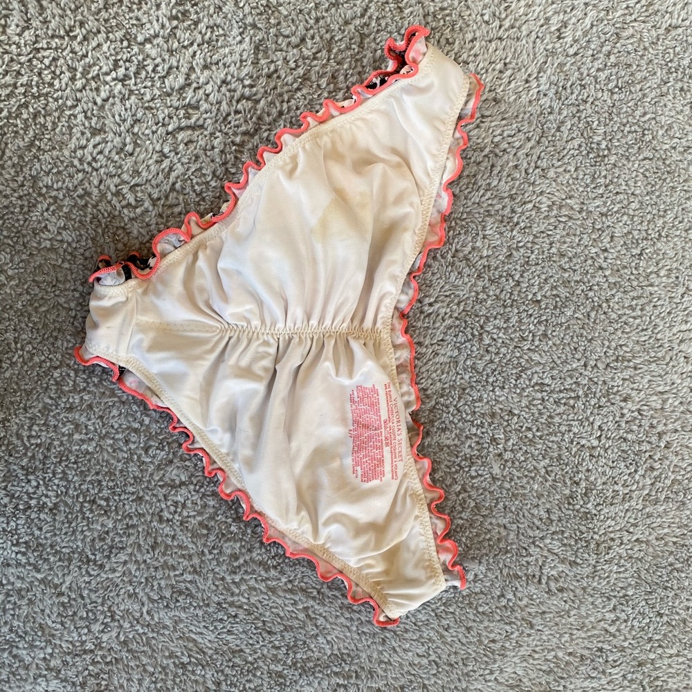 Victoria Secret The Ruffle Cheeky - Picture 6 of 6